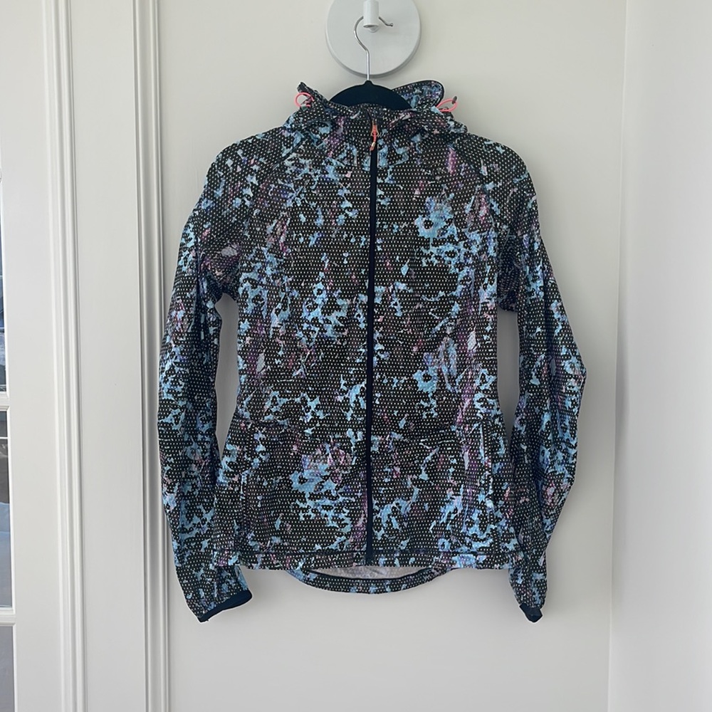 Lululemon Light Weight Rain Jacket Hooded Size 6